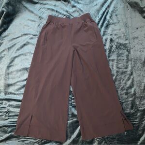 Lululemon Stretch Woven High-Rise cropped wide leg pants size M